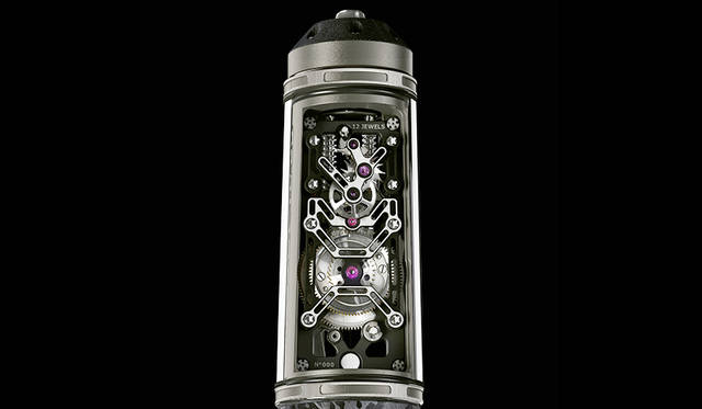 <strong>RMS 05</strong><br />ケース｜NTPT®カーボン、チタン<br />サイズ｜152.95 × 17.40 mm<br />発売時期｜2016年年内予定<br />予価｜1300万円（税別）