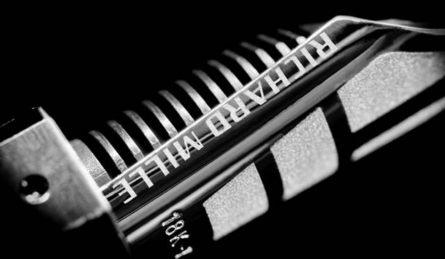 <strong>RMS 05</strong><br />ケース｜NTPT®カーボン、チタン<br />サイズ｜152.95 × 17.40 mm<br />発売時期｜2016年年内予定<br />予価｜1300万円（税別）