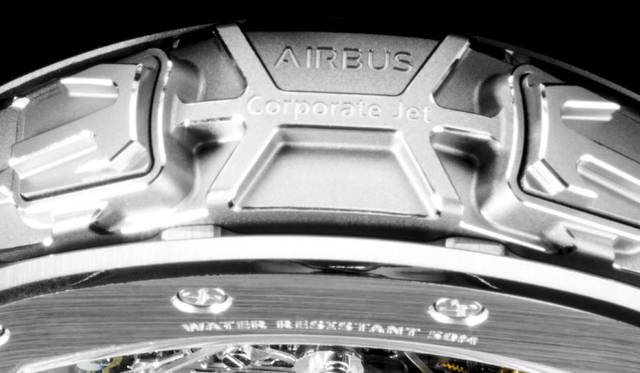 <strong>RM 50-02 ACJ トゥールビヨン スプリットセコンド クロノグラフ</strong><br />ケース｜チタン・アルミニウム合金、ATZ®ホワイトベゼル<br />サイズ｜縦50.1×横42.7mm<br />厚さ｜16.5mm<br />ムーブメント｜手巻き（Cal.RM50-02）<br />機能｜トゥールビヨン、スプリットセコンドクロノグラフ（60分積算計）、パワーリザーブインジケーター、トルクインジケーター、ファンクションインジケーター<br />ストラップ｜ラバー<br />防水｜50m<br />限定数｜30本（ブティック限定）<br />発売時期｜2016年 年内予定<br />予価｜1億3120万円（税別）