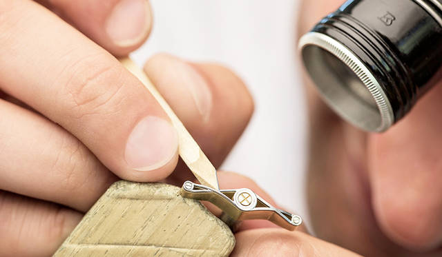 Tourbillon_Bridge_Beveling_1