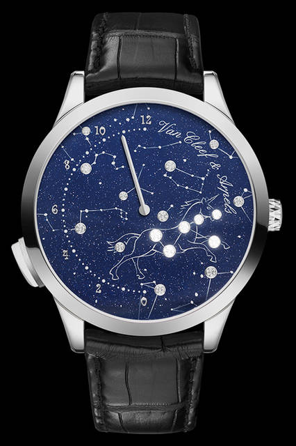 <strong>ミッドナイト ニュイ リュミヌーズ ウォッチ</strong><br />ケース｜18Kホワイトゴールド<br />直径｜42mm<br />ムーブメント｜自動巻き<br />機能｜レトログラード時刻表示（時針のみのワンハンド表示）、ライト オンデマンド（圧電現象による発電・発光機能）<br />ストラップ｜アリゲーター<br />発売時期｜未定<br />予価｜未定