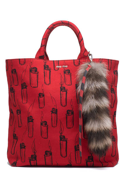 ミュウミュウ ポップアップストア、伊勢丹新宿店にオープン<br><br>トートバッグ 13万5000円