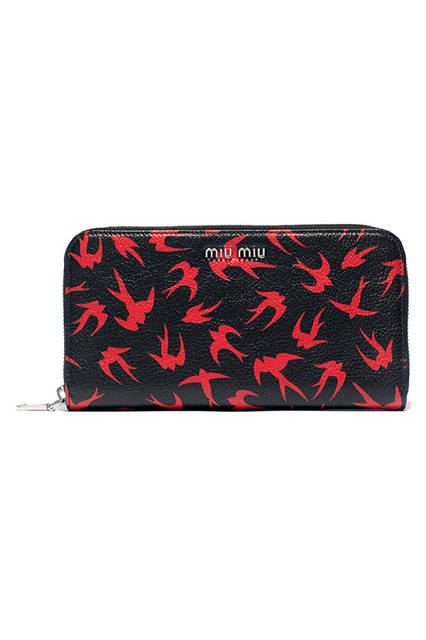 ミュウミュウ ポップアップストア、伊勢丹新宿店にオープン<br><br>   ラウンドジップウォレット  7万4520円