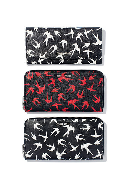 ミュウミュウ ポップアップストア、伊勢丹新宿店にオープン<br><br>   ウォレット、ラウンドジップウォレット  各7万4520円