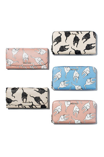 ミュウミュウ ポップアップストア、伊勢丹新宿店にオープン<br><br>  ウォレット、ラウンドジップウォレット 各7万4520円