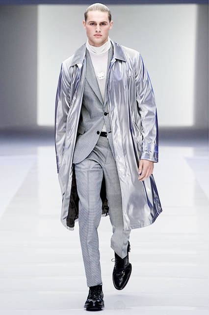 Versace-Men's_FW16_look-1