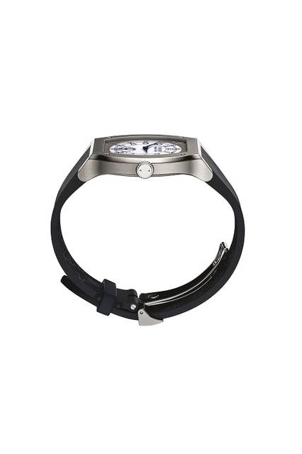 <strong>エレガント 48mm</strong><br />ケース｜チタン<br />サイズ｜縦48mm x　横40㎜<br />厚さ｜7.80 mm<br />ムーブメント｜エレクトロメカニカル（Cal.1210）<br />機能｜モーションディテクターによるスタンバイモード、着用時自動式時間合わせ<br />ストラップ｜ラバー<br />発売時期｜2016年秋冬予定<br />予価｜140万円（税別）