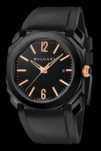 <strong>オクト ウルトラネロ ソロテンポ</strong>（写真右）<br />ケース｜ブラックDLC加工ステンレススチール<br />直径｜41mm<br />厚さ｜10.6mm<br />ムーブメント｜自動巻き（Cal.193）<br />機能｜日付表示<br />ストラップ｜ラバー<br />防水｜100ｍ<br />発売時期｜2016年4月予定<br />予価｜000万円（税別）