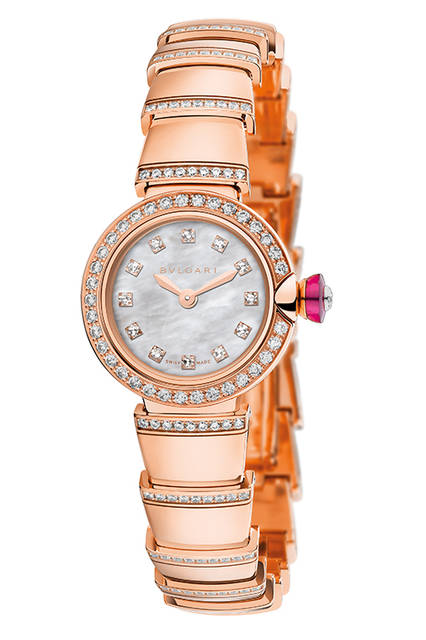 <strong>ピッコラ ルチェア</strong>（写真上）<br />ケース｜18Kピンクゴールド<br />直径｜23mm<br />ムーブメント｜クォーツ<br />ブレスレット｜18Kピンクゴールド<br />防水｜3気圧<br />発売時期｜2016年4月予定<br />予価｜356万円（税別）<br /><br />