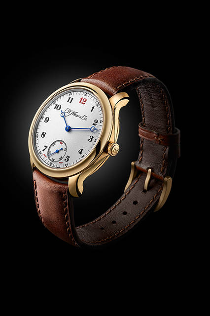 <strong>エンデバー・<br />スモールセコンド ブライアン・フェリー</strong><br />ケース｜18Kローズゴールド<br />直径｜38.8mm<br />厚さ｜9.3mm<br />ムーブメント｜手巻き(Cal.321）<br />機能｜パワーリザーブ表示（ムーブメントの受け板上に配置）<br />ストラップ｜カーフ<br />防水｜日常生活<br />限定数｜100本<br />発売時期｜発売中<br />価格｜210万円（税別）