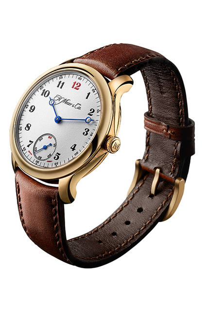 <strong>エンデバー・<br />スモールセコンド ブライアン・フェリー</strong><br />ケース｜18Kローズゴールド<br />直径｜38.8mm<br />厚さ｜9.3mm<br />ムーブメント｜手巻き(Cal.321）<br />機能｜パワーリザーブ表示（ムーブメントの受け板上に配置）<br />ストラップ｜カーフ<br />防水｜日常生活<br />限定数｜100本<br />発売時期｜発売中<br />価格｜210万円（税別）