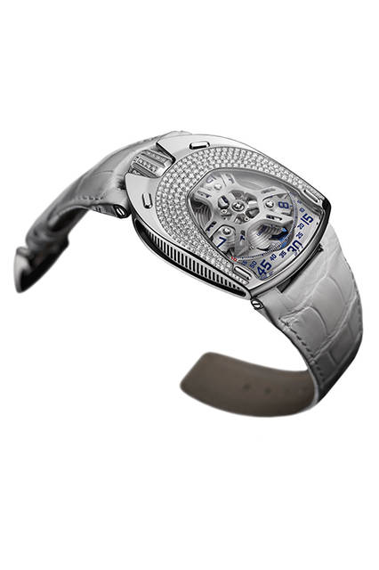 <strong>UR-106 ロータス</strong><br />ケース｜ダイヤモンド付きステンレススチール<br />サイズ｜縦49.4×横35mm<br />厚さ｜14.45mm<br />ムーブメント｜自動巻き（Cal.UR 6.01）<br />機能｜3つの回転する円盤で時刻を表示するアワーサテライト機構、ムーンフェイズ<br />ストラップ｜アリゲーター<br />防水｜3気圧<br />限定数｜11本<br />発売中<br />価格｜1150万円（税別）