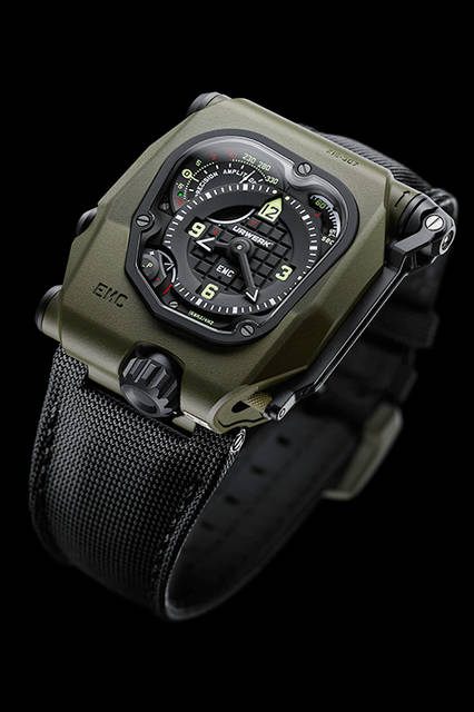 <strong>EMC タイムハンター</strong><br />ケース｜グレード5チタン＋ステンレススチール（グリーンセラミックコーティング）<br />サイズ｜縦51mm×横43mm<br />厚さ｜15.8mm<br />ムーブメント｜手巻き（Cal.UR-EMC02）<br />機能｜手巻き式自己発電機能、光センサーや集積回路による歩度およびテンプの振幅の計測・表示機能、歩度調整ネジ、電力蓄積量表示<br />ストラップ｜ファブリック<br />防水｜3気圧<br />限定数｜15本<br />発売時期｜2016年年内予<br />定予価｜1560万円（税別）