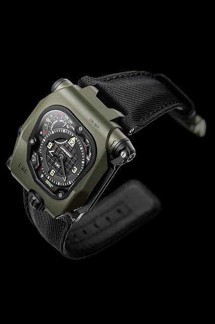 <strong>EMC タイムハンター</strong><br />ケース｜グレード5チタン＋ステンレススチール（グリーンセラミックコーティング）<br />サイズ｜縦51mm×横43mm<br />厚さ｜15.8mm<br />ムーブメント｜手巻き（Cal.UR-EMC02）<br />機能｜手巻き式自己発電機能、光センサーや集積回路による歩度およびテンプの振幅の計測・表示機能、歩度調整ネジ、電力蓄積量表示<br />ストラップ｜ファブリック<br />防水｜3気圧<br />限定数｜15本<br />発売時期｜2016年年内予<br />定予価｜1560万円（税別）