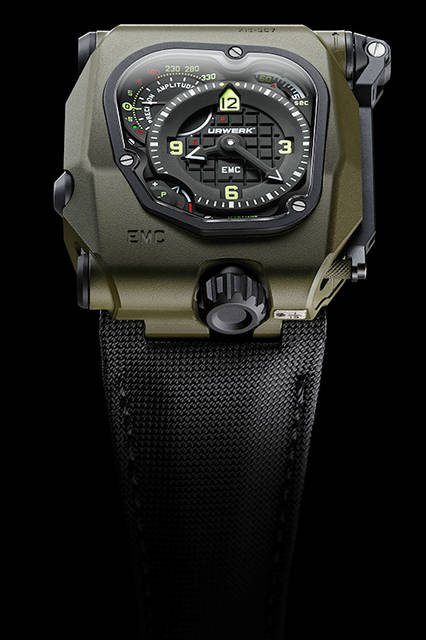 <strong>EMC タイムハンター</strong><br />ケース｜グレード5チタン＋ステンレススチール（グリーンセラミックコーティング）<br />サイズ｜縦51mm×横43mm<br />厚さ｜15.8mm<br />ムーブメント｜手巻き（Cal.UR-EMC02）<br />機能｜手巻き式自己発電機能、光センサーや集積回路による歩度およびテンプの振幅の計測・表示機能、歩度調整ネジ、電力蓄積量表示<br />ストラップ｜ファブリック<br />防水｜3気圧<br />限定数｜15本<br />発売時期｜2016年年内予<br />定予価｜1560万円（税別）