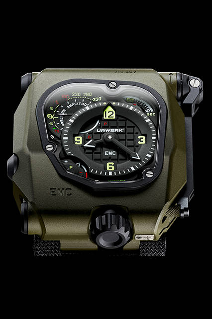 <strong>EMC タイムハンター</strong><br />ケース｜グレード5チタン＋ステンレススチール（グリーンセラミックコーティング）<br />サイズ｜縦51mm×横43mm<br />厚さ｜15.8mm<br />ムーブメント｜手巻き（Cal.UR-EMC02）<br />機能｜手巻き式自己発電機能、光センサーや集積回路による歩度およびテンプの振幅の計測・表示機能、歩度調整ネジ、電力蓄積量表示<br />ストラップ｜ファブリック<br />防水｜３気圧<br />限定数｜15本<br />発売時期｜2016年年内予<br />定予価｜1560万円（税別）