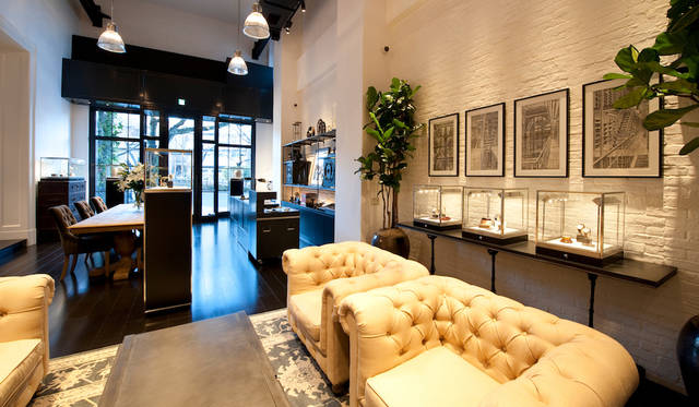 <strong>モリッツ・グロスマン ブティック</strong><br />東京都文京区小石川4-15-9<br />営業時間｜11:00～19:00<br />定休日｜日曜、月曜<br />Tel. 03-5615-8185<br />