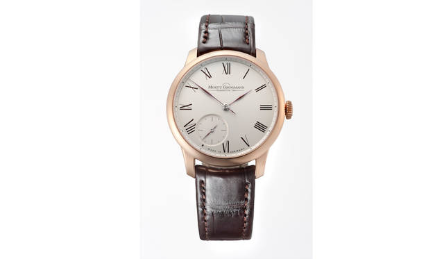 2針ドレスウォッチの‘テフヌート’をベースに、スモールセコンドを7時位置に配置。インデックスにはブランド初のローマン数字を施した日本限定モデル。<br /><br /><strong>テフヌート ジャパンリミテッド</strong><br />ケース｜18Kローズゴールド<br />直径｜36.00mm<br />ムーブメント｜自社製手巻き（Cal.102.0）<br />パワーリザーブ｜約48時間<br />ストラップ｜アリゲーター<br />発売時期｜2016年3月<br />限定本数｜15本<br />価格｜280万円（税別）