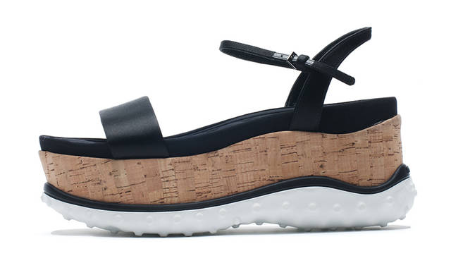 先行発売商品 サンダル<br/>価格｜7万7000円