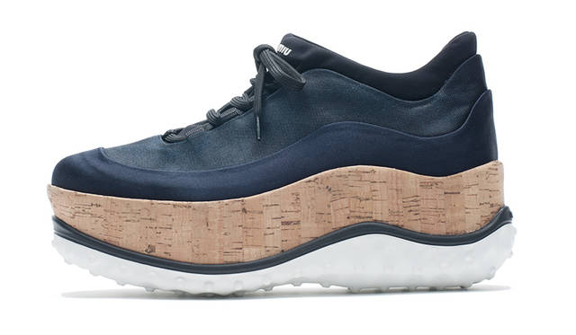 先行発売商品 スニーカー<br/>価格｜7万9000円