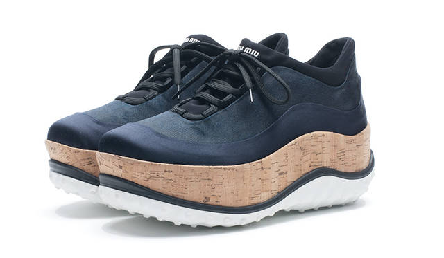 先行発売商品 スニーカー<br/>価格｜7万9000円