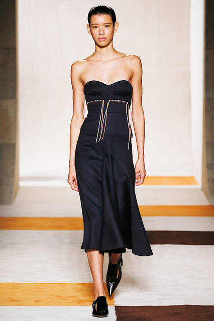 AW16_VictoriaBeckham_03