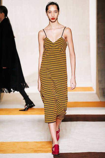 AW16_VictoriaBeckham_05