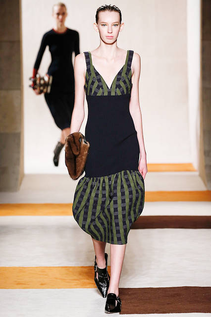 AW16_VictoriaBeckham_08