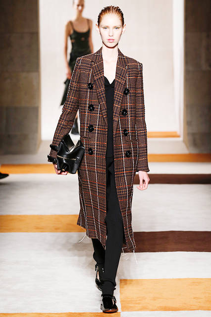 AW16_VictoriaBeckham_22