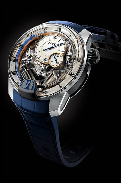 <strong>H2 トラディション</strong><br />ケース｜18Kホワイトゴールド＋チタン<br />直径｜48.8mm<br />厚さ｜17.9mm<br />ムーブメント｜手巻き<br />機能｜液体レトログラードの時刻表示リューズ機能インジケーター<br />ストラップ｜ラバー<br />防水｜5気圧<br />限定数｜50本<br />発売時期｜9月予定<br />予価｜3300万円（税別）