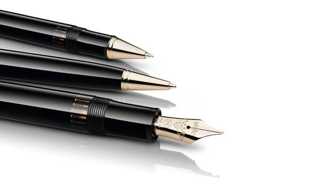 ワルツ王「ヨハン・シュトラウス」から名付けられたこの作品は、万年筆、ローラーボール、ボールペンの3種から選ぶことができる。