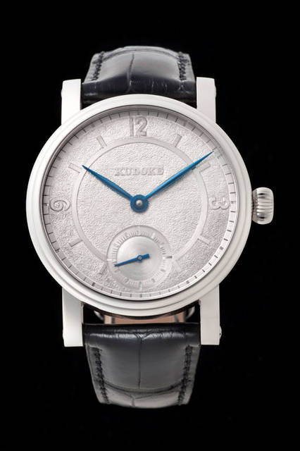 <strong>クドケセクターダイヤル 日本限定</strong><br />ケース｜ステンレススチール<br />直径｜42mm<br />ムーブメント｜手巻き（ユニタス6498ベース）<br />発売日｜3月2日（水）三越伊勢丹先行発売<br />価格｜97万2000円(税込)<br />