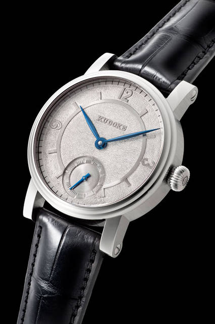 <strong>クドケセクターダイヤル 日本限定</strong><br />ケース｜ステンレススチール<br />直径｜42mm<br />ムーブメント｜手巻き（ユニタス6498ベース）<br />発売日｜3月2日（水）三越伊勢丹先行発売<br />価格｜97万2000円(税込)<br />