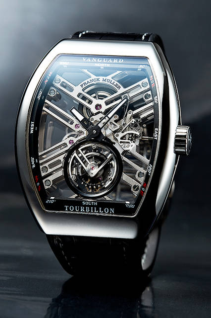 <strong>ヴァンガード™ スケルトン トゥールビヨン</strong><br />ケース│18Kホワイトゴールド<br />サイズ｜縦53.7×44mm<br />ムーブメント｜手巻き<br />機能｜トゥールビヨン<br />ストラップ｜クロコダイル＋ラバー<br />防水｜日常生活<br />発売時期｜未定<br />予価｜未定