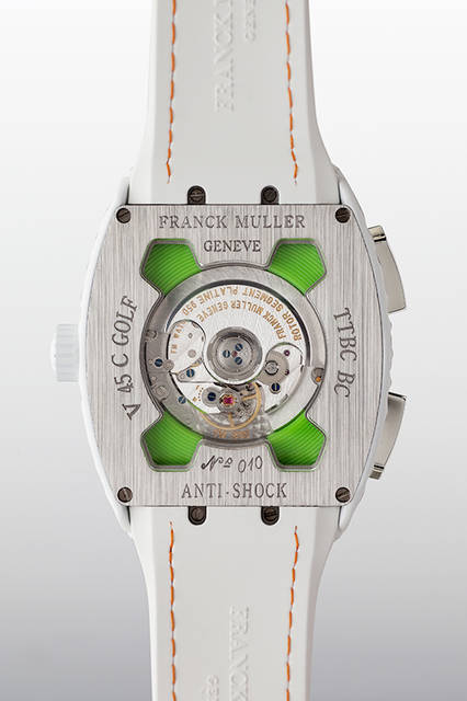 <strong>ヴァンガード™ バックスイング</strong><br />ケース｜ステンレススチール／チタン<br />サイズ｜縦53.7×横44mm<br />ムーブメント｜自動巻き<br />機能｜ストローク数記録（10時位置のボタンでカウント、８時位置のボタンでリセット）<br />ストラップ｜カーフ＋ラバー<br />防水｜日常生活<br />発売時期｜未定<br />価格｜未定