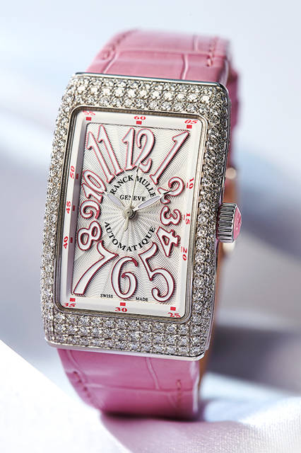 <strong>ロングアイランド™ヴァンガード™</strong><br />ケース｜18Kホワイトゴールド<br />サイズ｜縦36.4×横23mm<br />ムーブメント｜自動巻き／クォーツ<br />ストラップ｜クロコダイル＋ラバー<br />防水｜日常生活<br />発売時期｜未定<br />予価｜未定