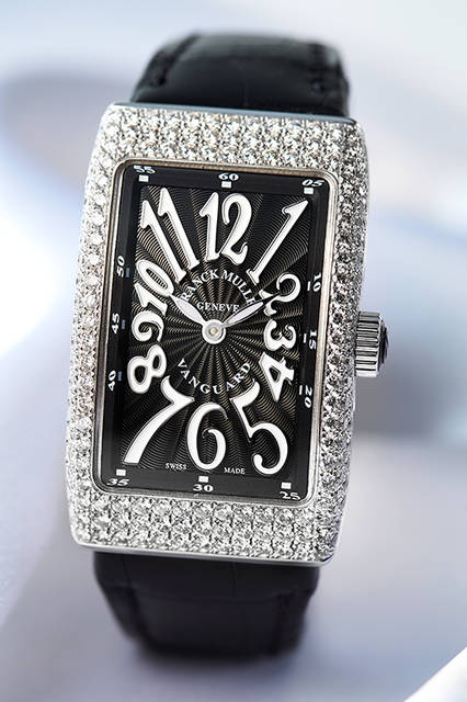 <strong>ロングアイランド™ヴァンガード™</strong><br />ケース｜18Kホワイトゴールド<br />サイズ｜縦36.4×横23mm<br />ムーブメント｜自動巻き／クォーツ<br />ストラップ｜クロコダイル＋ラバー<br />防水｜日常生活<br />発売時期｜未定<br />予価｜未定