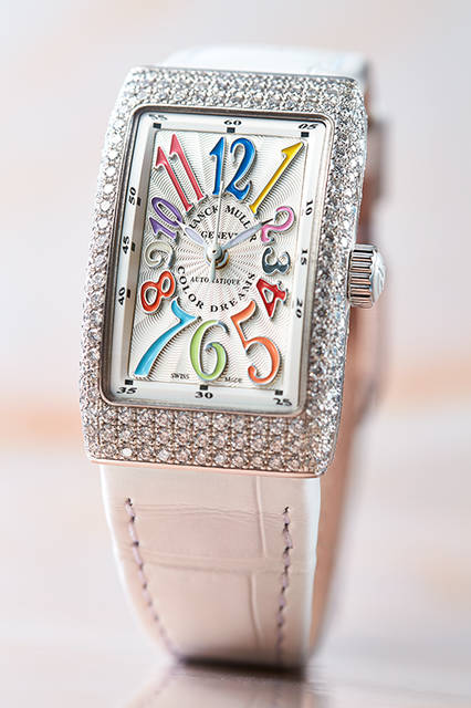 <strong>ロングアイランド™ヴァンガード™</strong><br />ケース｜18Kホワイトゴールド<br />サイズ｜縦36.4×横23mm<br />ムーブメント｜自動巻き／クォーツ<br />ストラップ｜クロコダイル＋ラバー<br />防水｜日常生活<br />発売時期｜未定<br />予価｜未定