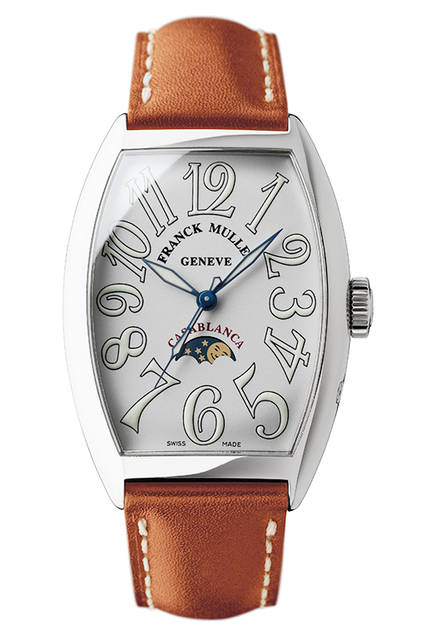 <strong>カサブランカ ルナ</strong><br />ケース｜ステンレススチール<br />サイズ｜縦45×横32mm<br />ムーブメント｜自動巻き<br />機能│ムーンフェイズ<br />ストラップ｜カーフ<br />防水｜日常生活<br />発売時期｜発売中<br />価格｜120万円（税別）