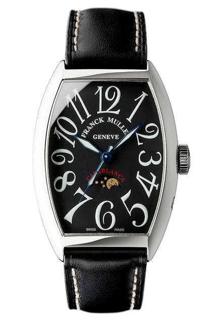 <strong>カサブランカ ルナ</strong><br />ケース｜ステンレススチール<br />サイズ｜縦45×横32mm<br />ムーブメント｜自動巻き<br />機能│ムーンフェイズ<br />ストラップ｜カーフ<br />防水｜日常生活<br />発売時期｜発売中<br />価格｜120万円（税別）