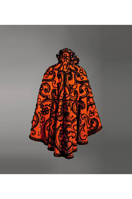 ウォルト イヴニング・ケープ 1898-1900年頃 ガリエラ宮パリ市立モード美術館蔵 ©Katerina Jebb @ mfilomeno.com