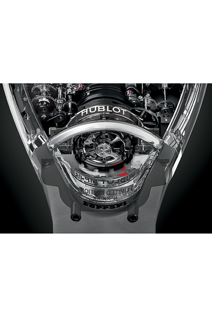 <strong>MP-05 ラ・フェラーリ サファイア</strong><br />ケース｜サファイアクリスタル<br />サイズ｜縦59.70✕横51.1mm<br />ムーブメント｜手巻き（Cal.HUB9005.H1.PN.1）<br />機能｜トゥールビヨン、透明シリンダーによる時分表示（時計右側）、透明シリンダーによるパワーリザーブ表示（時計左側）<br />ストラップ｜スケルトン<br />防水｜3気圧<br />限定数｜20本<br />発売時期｜7月予定<br />予価｜5570万円（税別）