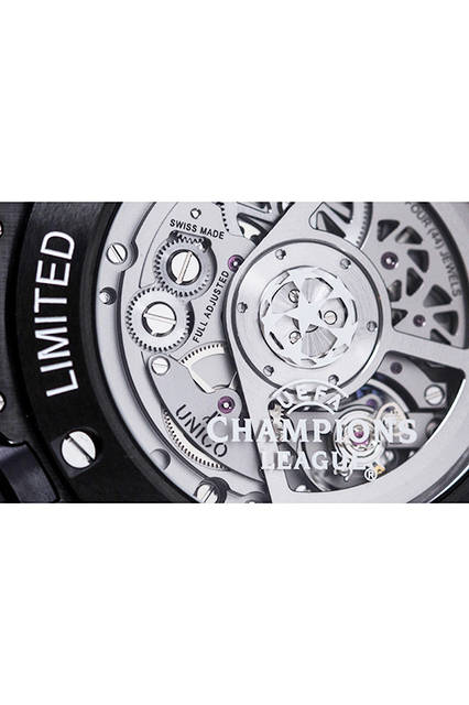 <strong>ビッグ・バン ウニコ レトログラード クロノグラフ　チャンピオンズリーグ</strong><br />ケース｜ブラックセラミック<br />直径｜45mm<br />ムーブメント｜自動巻き（Cal.HUB1261）<br />機能｜往復運針する秒針と分針を使用バイレトログラード・クロノグラフ、前半・後半・終了表示（12時位置の窓）<br />ストラップ｜ダークブルーラバーアリゲーター（ホワイトステッチ）<br />防水｜10気圧<br />限定数｜100本<br />発売時期｜8月予定<br />予価｜278万円（税別）