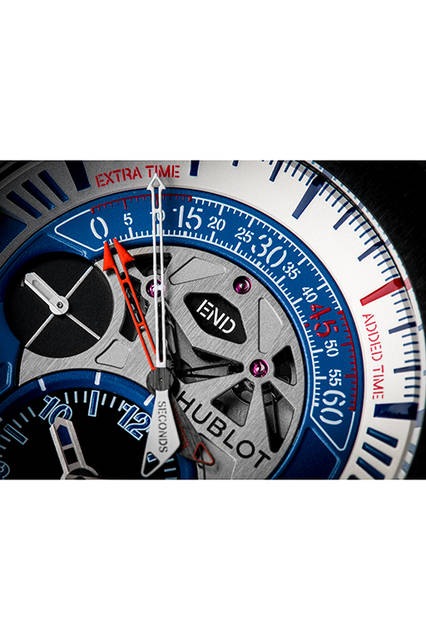 <strong>ビッグ・バン ウニコ レトログラード ユーロ セラミック</strong><br />ケース｜ブラックセラミック<br />直径｜45mm<br />ムーブメント｜自動巻き（Cal.HUB1261）<br />機能｜往復運針する秒針と分針を使用バイレトログラード・クロノグラフ、前半・後半・終了表示（12時位置の窓）<br />ストラップ｜ブルーアリゲーター＋ブラックラバー（レッド＆ホワイトステッチ）<br />防水｜10気圧<br />限定数｜各100本<br />発売時期｜8月予定<br />予価｜278万円（税別）