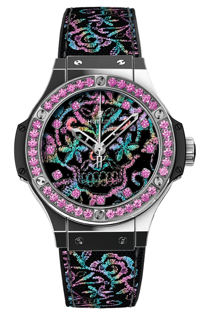 <strong>ビッグ・バン ブロイダリー シュガースカル スチール</strong><br />ケース｜ステンレススチール<br />直径｜41mm<br />ムーブメント｜自動巻き（Cal.HUB1110）<br />ストラップ｜ブラックラバー＋シルクサテンにマルチカラーの刺繍<br />防水｜10気圧<br />限定数｜200本<br />発売時期｜5月予定<br />予価｜144万円（税別）