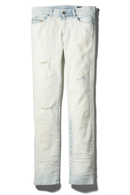 <strong>DIESEL青山限定</strong><br/>WOMEN'S デニムパンツ（SANDY 674A）<br/> 価格｜4万4000円