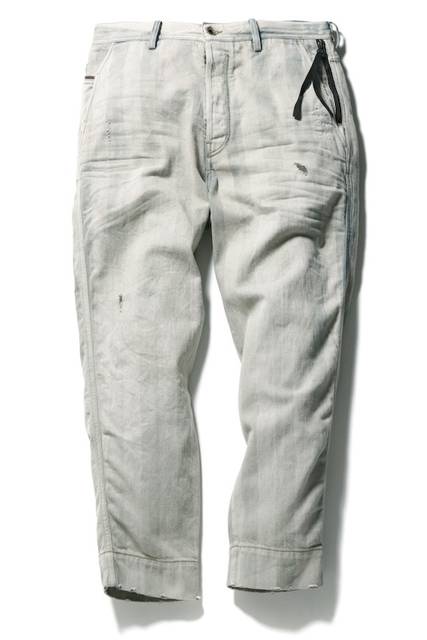 <strong>DIESEL青山限定</strong><br/>MEN'S デニムパンツ（CARROT-CHINO 850M）<br/> 価格｜4万8000円