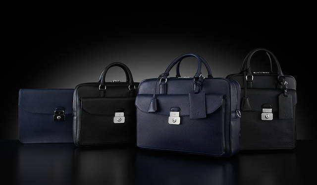 左から、<strong>Albany FOLIO</strong> 14万400円<br /><strong>Albany Slim Sigle Document Case</strong> 20万3040円<br /><strong>Albany Double Document Case</strong> 31万3200円<br /><strong>Albany Vertical Soft Briefcase</strong> 20万3040円<br />