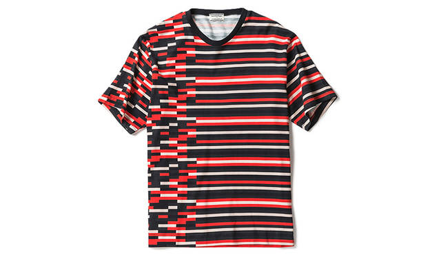 <strong>Onitsuka Tiger×ANDREA POMPILIO</strong><br/>2種類のボーダー柄を組み合わせたオリジナルの柄をプリントしたTシャツ。<br/>1万7280円（サイズ44,46,48,50）