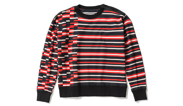 <strong>Onitsuka Tiger×ANDREA POMPILIO</strong><br/>2種類のボーダー柄を組み合わせたオリジナルの柄をプリントしたスウェットシャツ。<br/>2万2680円（サイズ44,46,48,50）